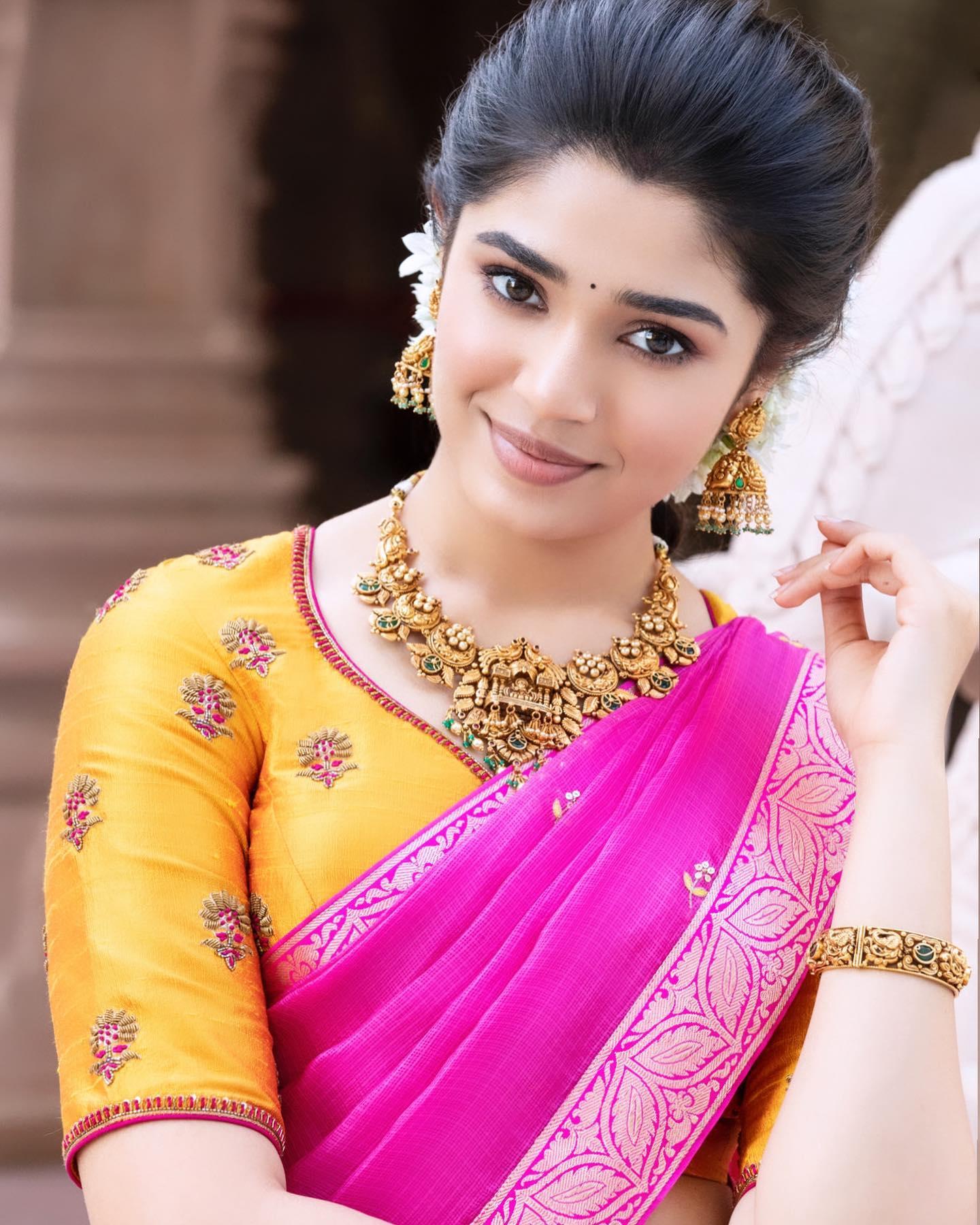 Krithi Shetty Traditional Gallery 004