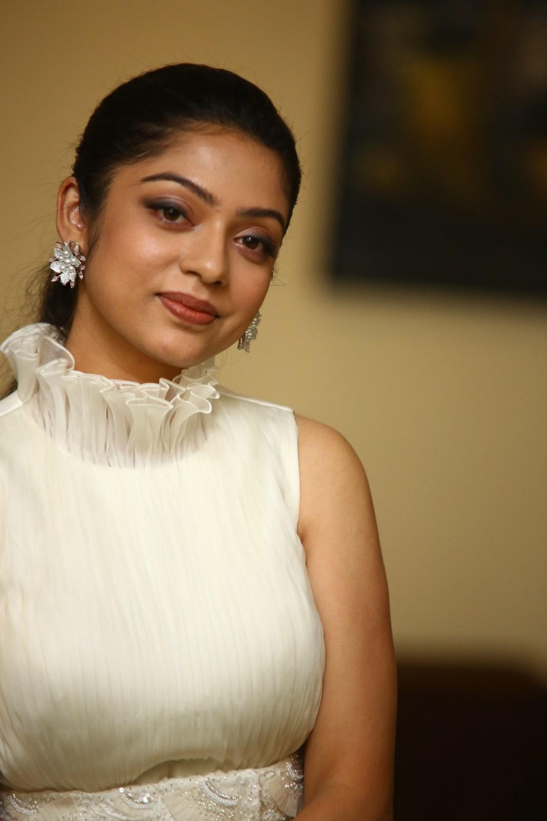Varsha Bollamma Photoshoot 082