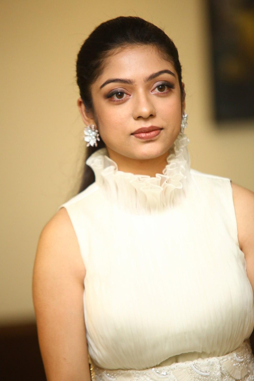 Varsha Bollamma Photoshoot 093