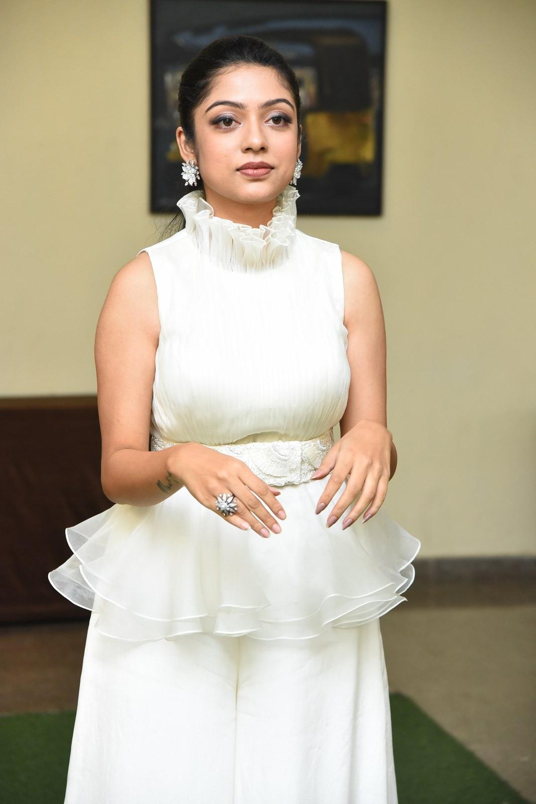 Varsha Bollamma Photoshoot 113
