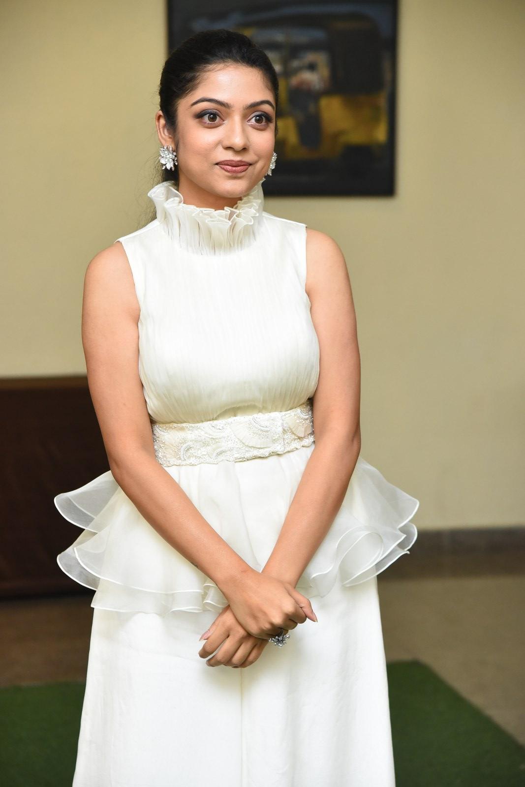 Varsha Bollamma Photoshoot 116