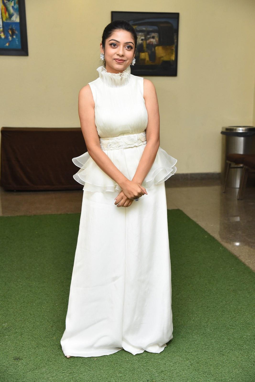 Varsha Bollamma Photoshoot 118