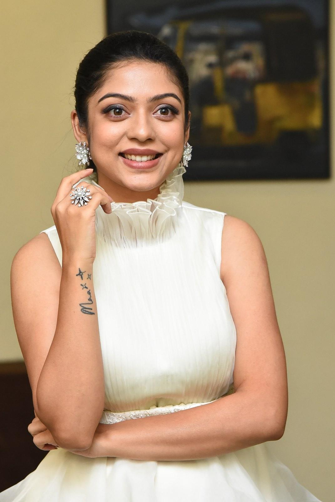 Varsha Bollamma Photoshoot 124
