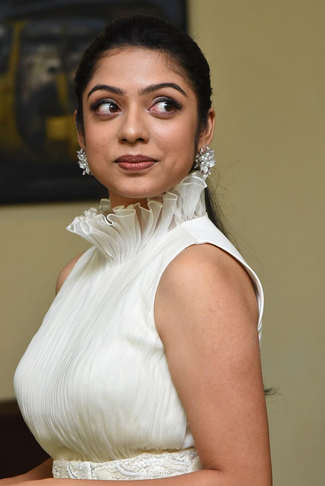 Varsha Bollamma Photoshoot 152