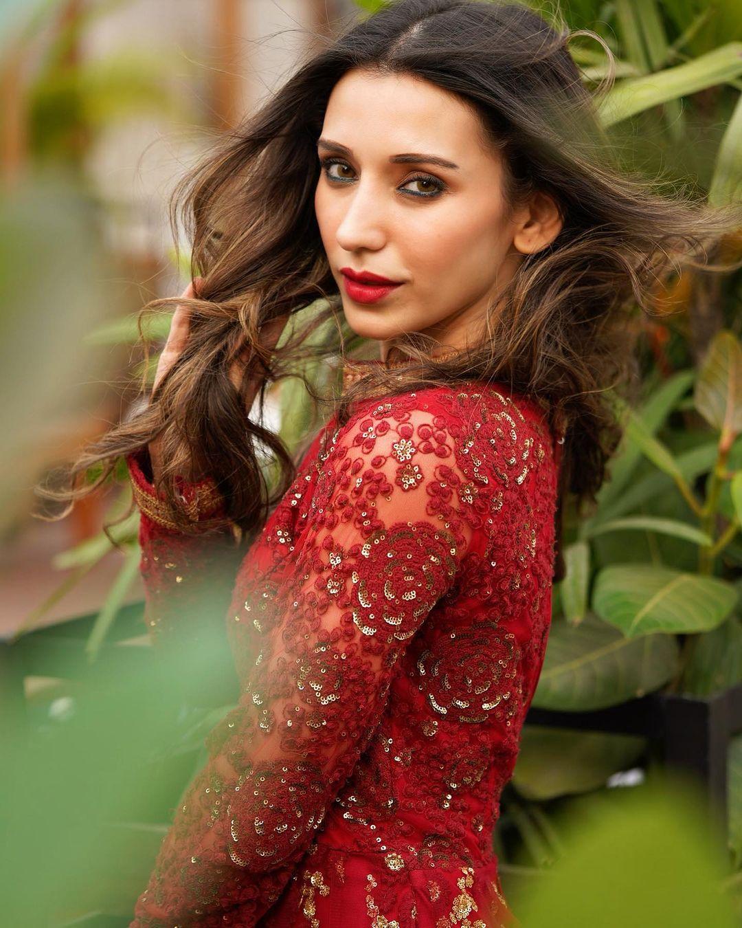 Heli Daruwala (1)