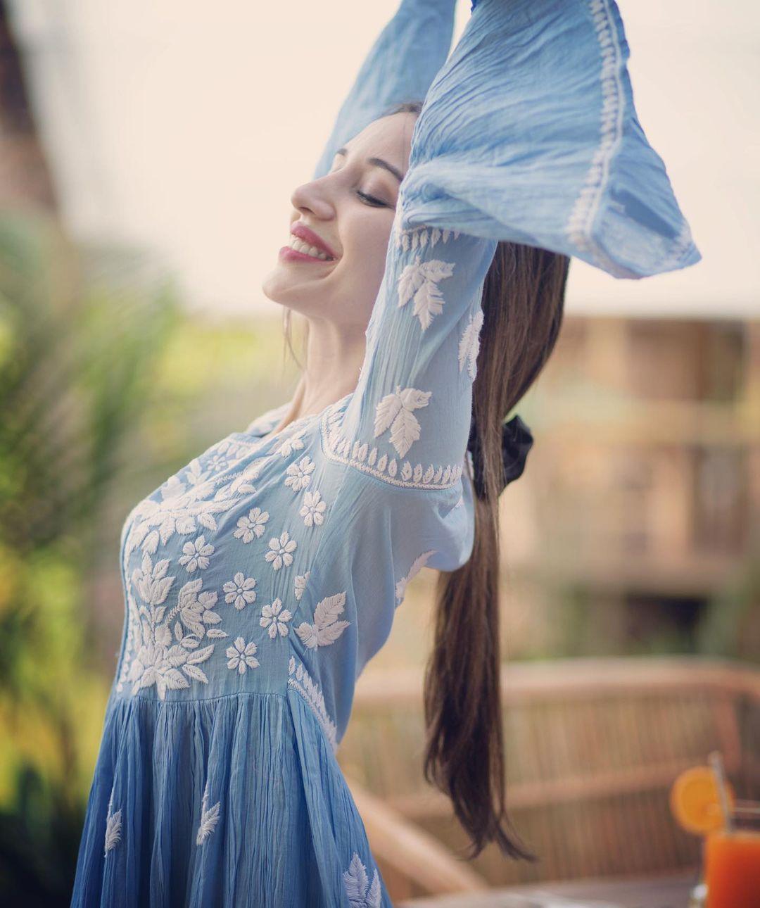 Heli Daruwala (9)