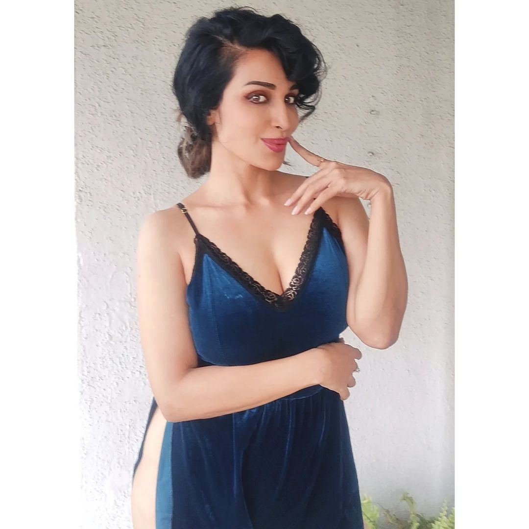 Flora Saini (1)
