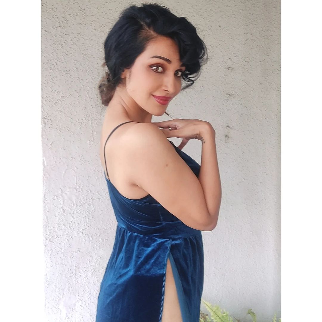 Flora Saini (4)