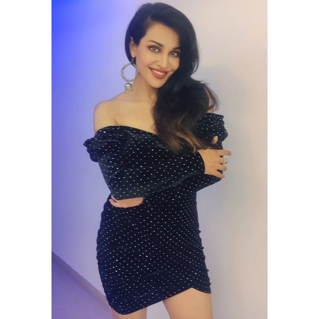 Flora Saini (6)