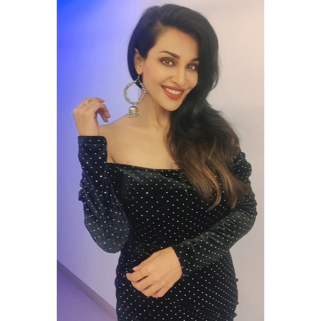 Flora Saini (7)