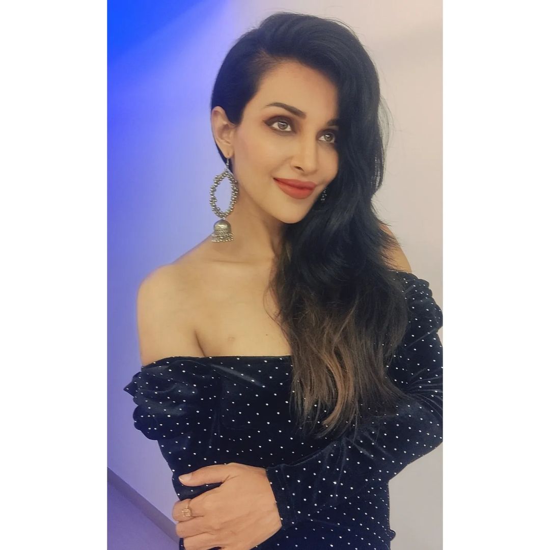 Flora Saini (9)