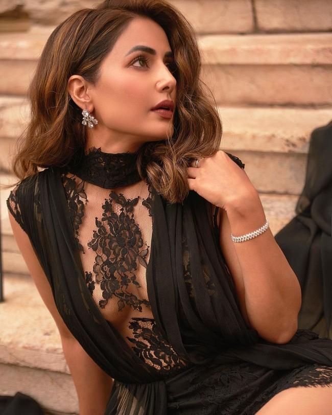 Hina Khan 17