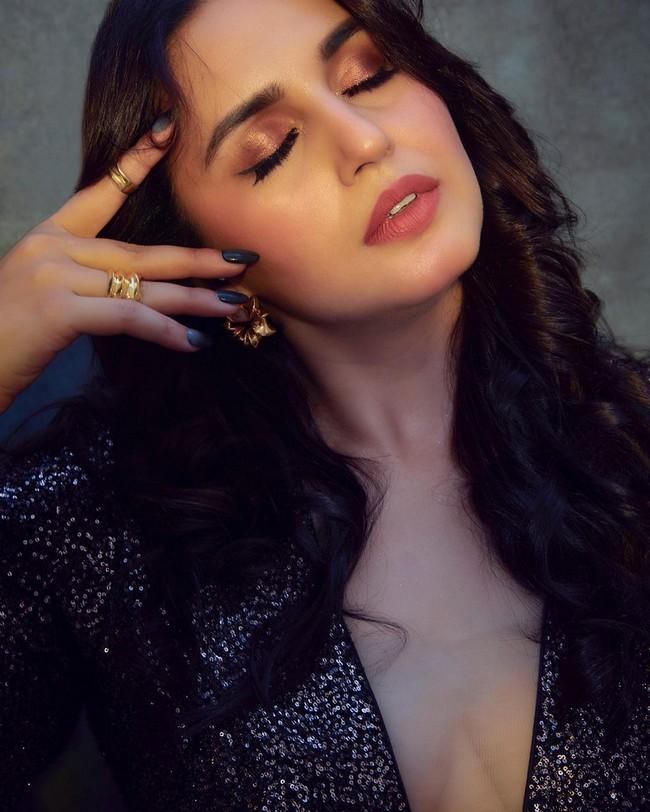 Huma S Qureshi 8