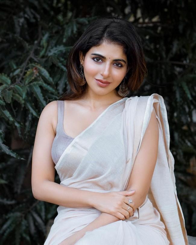 Iswarya Menon 6
