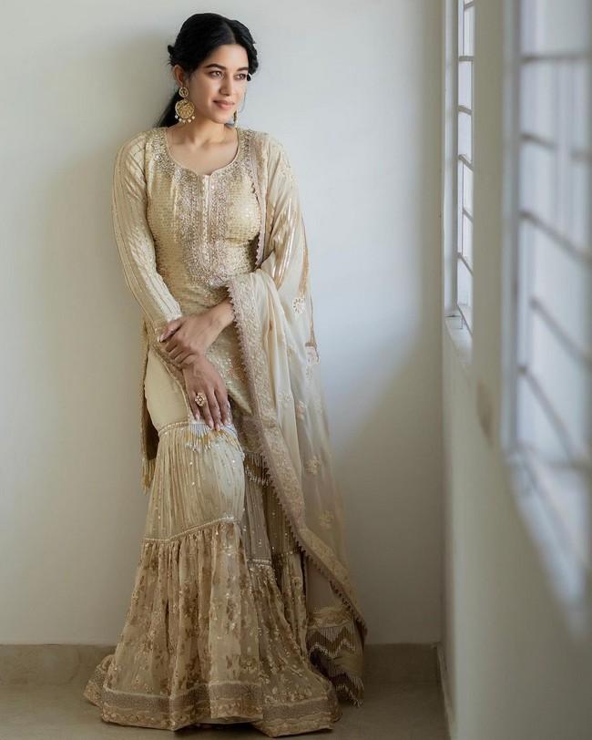Mirnalini Ravi 10