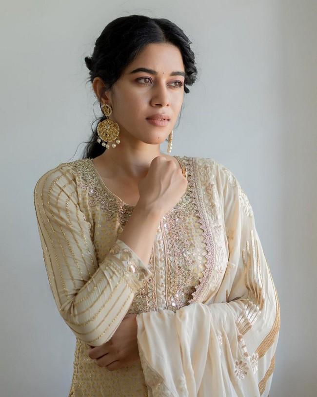 Mirnalini Ravi 7