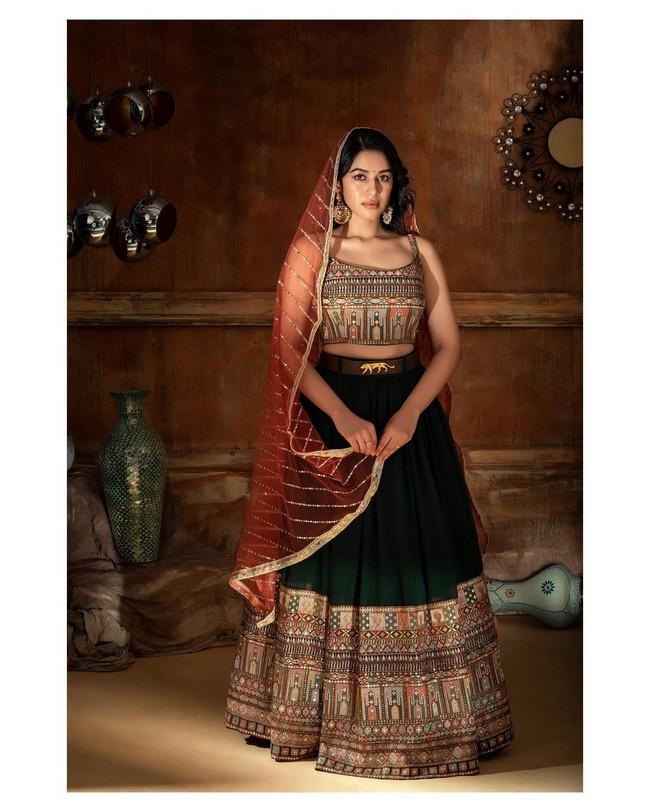 Mirnalini Ravi 8