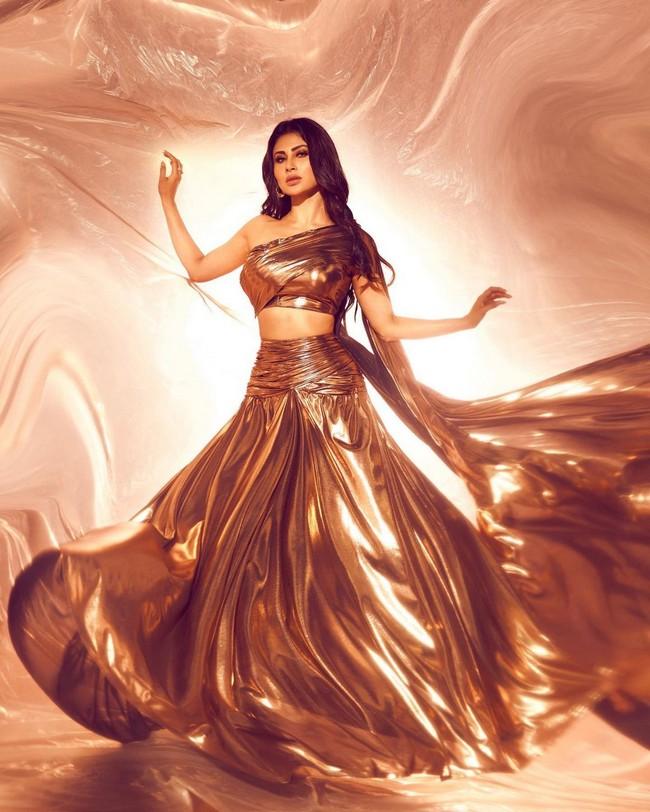 Mouni Roy 11