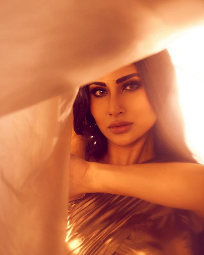 Mouni Roy 12