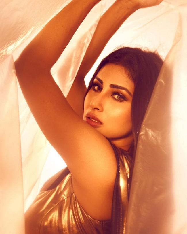 Mouni Roy 13