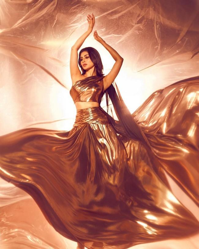 Mouni Roy 2