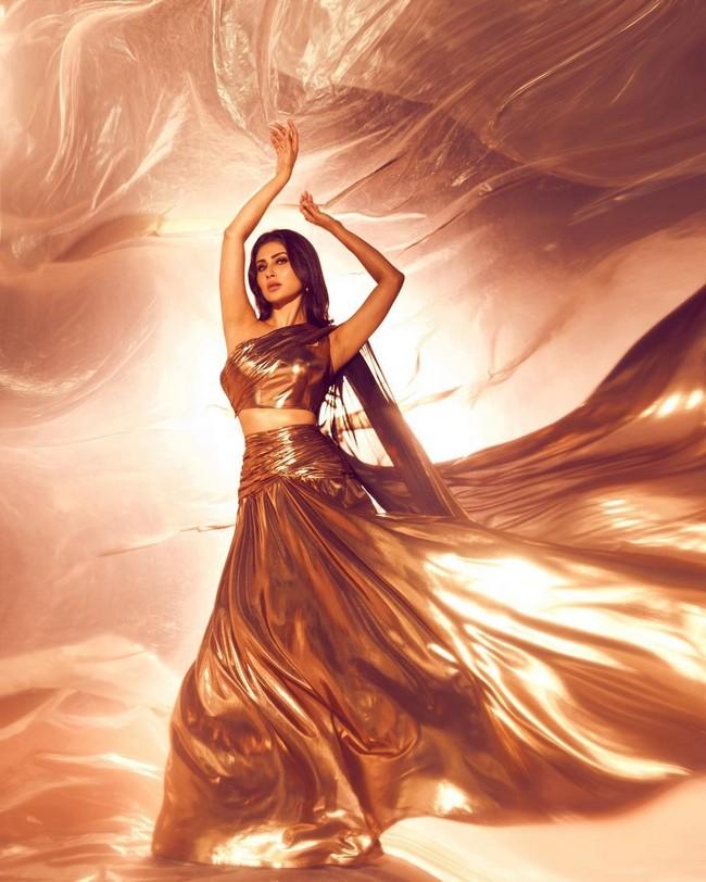 Mouni Roy 3
