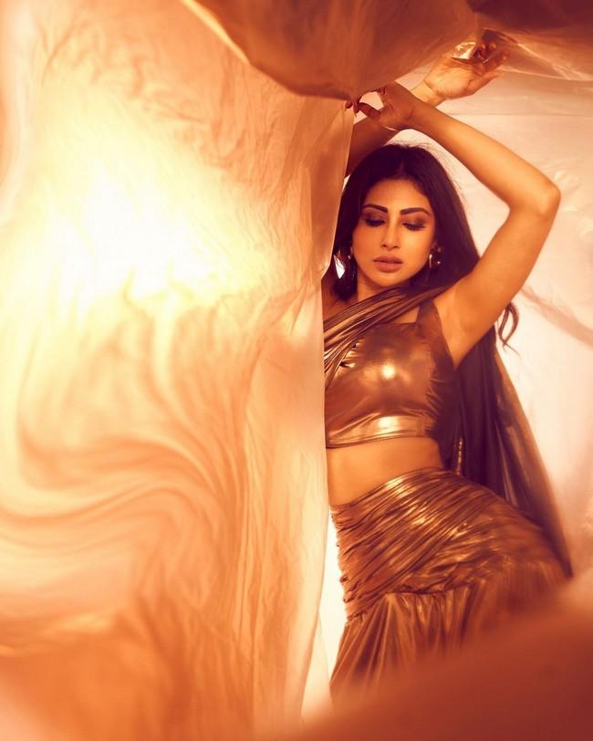 Mouni Roy 6