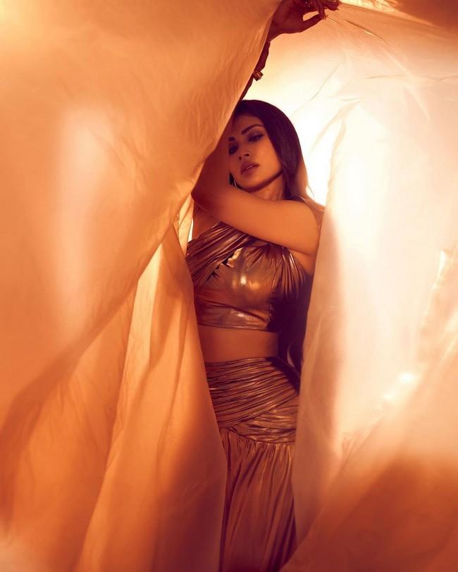 Mouni Roy 7