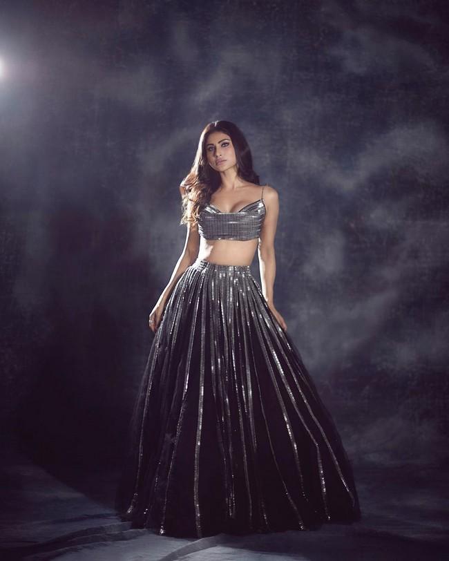 Mouni Roy 2