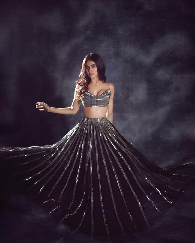 Mouni Roy 3