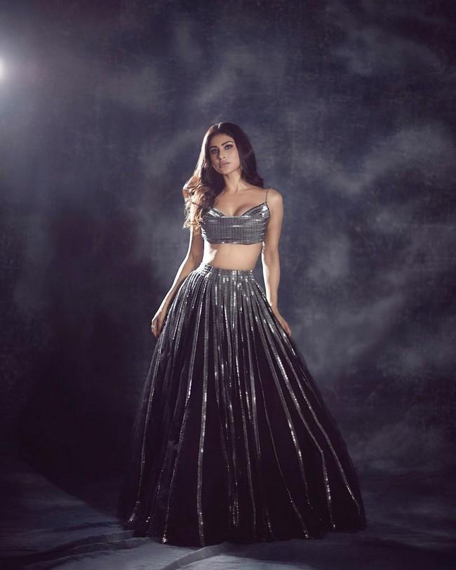 Mouni Roy 4