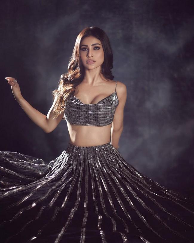 Mouni Roy 5