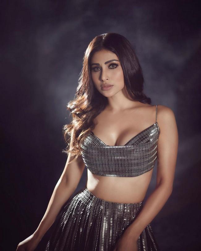Mouni Roy 7