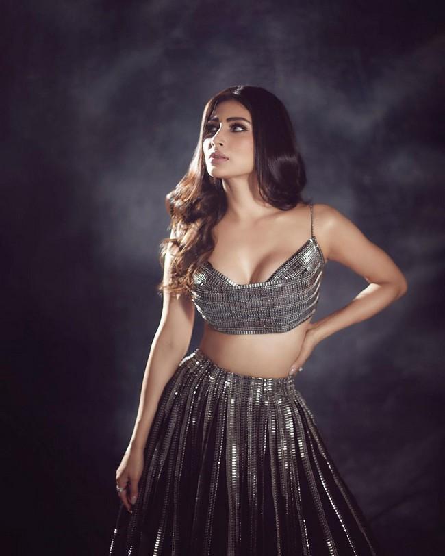Mouni Roy 9