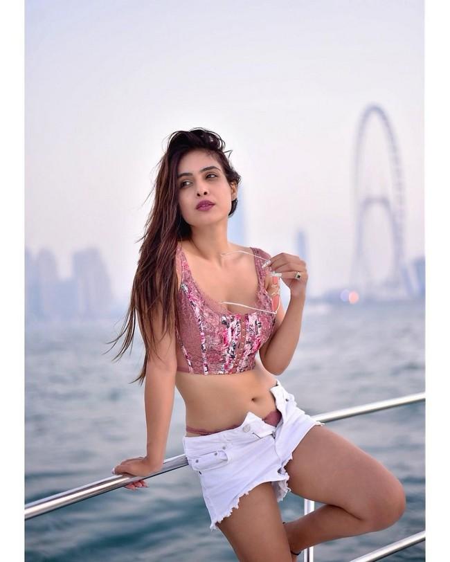 Nehhaa Malik 11