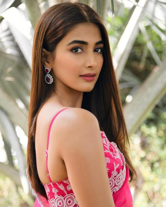 Pooja Hegde 12
