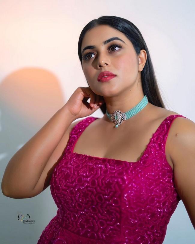 Poorna 19