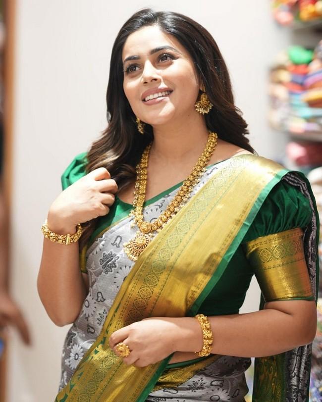 Poorna 10