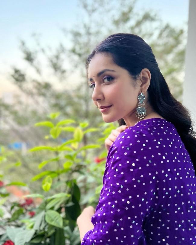 Raashii Khanna 10