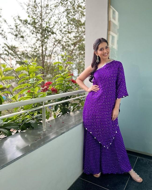 Raashii Khanna 11