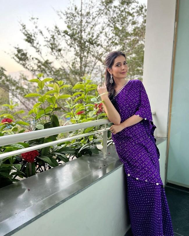 Raashii Khanna 12