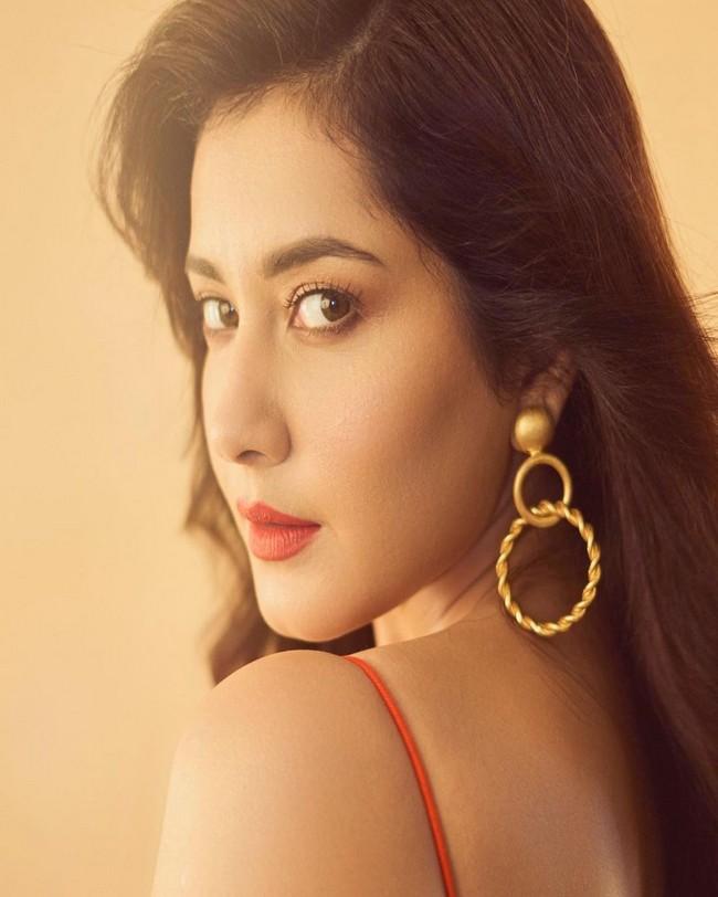 Raashii Khanna 2