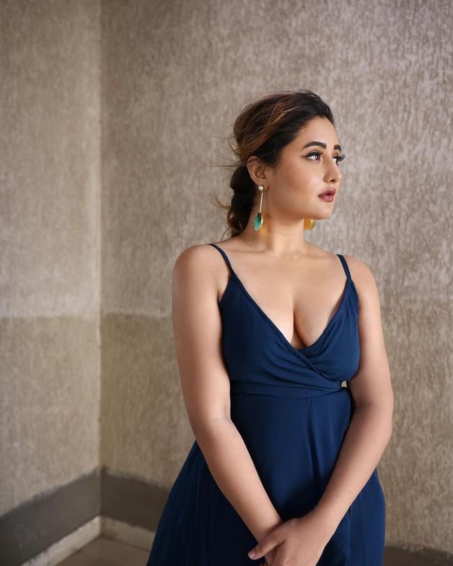 Rashami Desai 15
