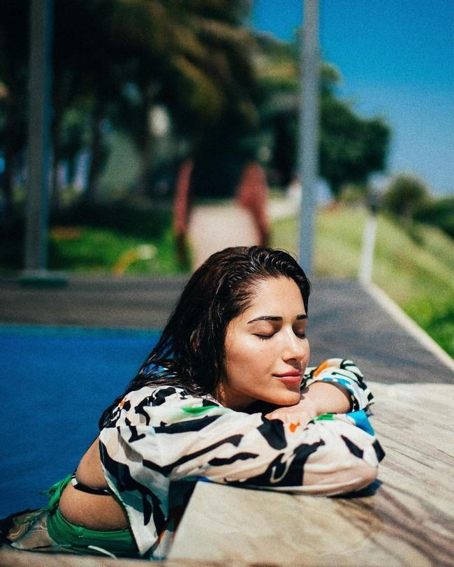 Ruhani Sharma 3