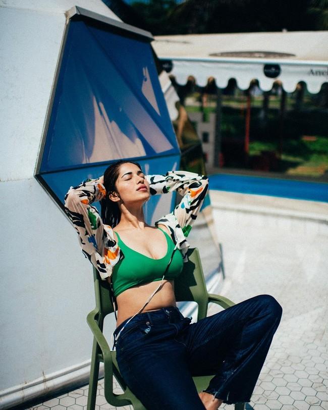 Ruhani Sharma 8