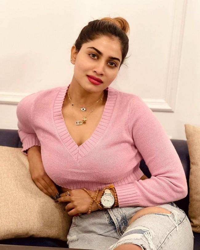 Shivani Narayanan 7