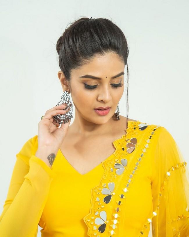 Sreemukhi 2