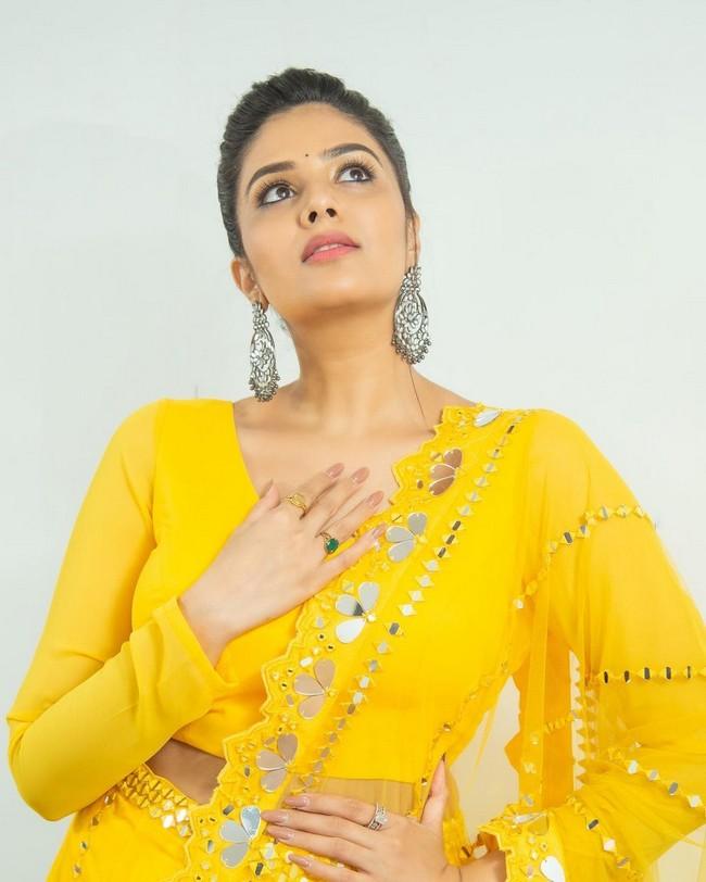 Sreemukhi 5