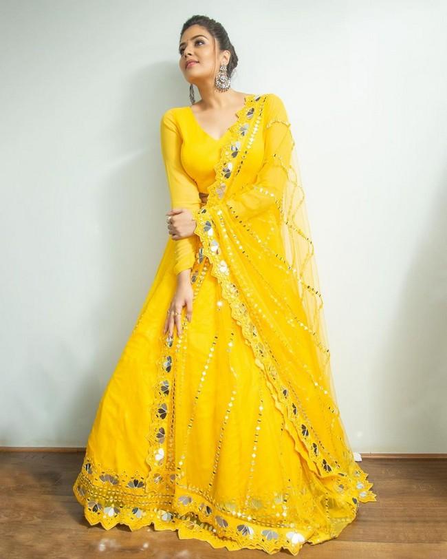 Sreemukhi 6