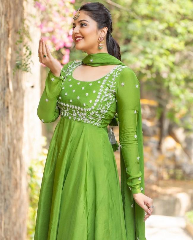 Sreemukhi 2